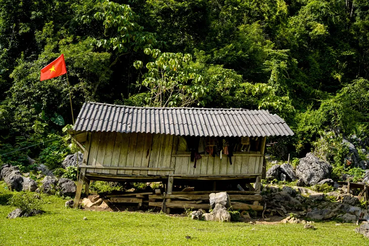 Sống chậm ở làng nguyên thủy Hang Táu, Mộc Châu - Ảnh 3.
