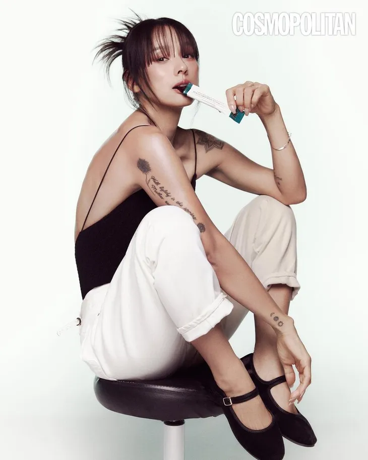 Lee Hyori khoe vẻ đẹp vượt thời gian trên bìa Cosmopolitan - Ảnh 1. Lee Hyori khoe vẻ đẹp vượt thời gian trên bìa Cosmopolitan - Ảnh 1.