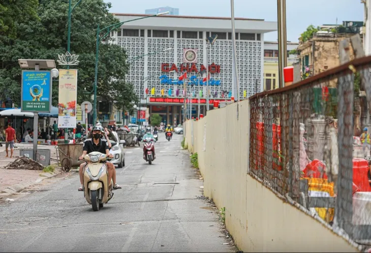 Hoàn trả mặt đường tuyến metro Nhổn - Ga Hà Nội - Ảnh 4. Hoàn trả mặt đường tuyến metro Nhổn - Ga Hà Nội - Ảnh 4.