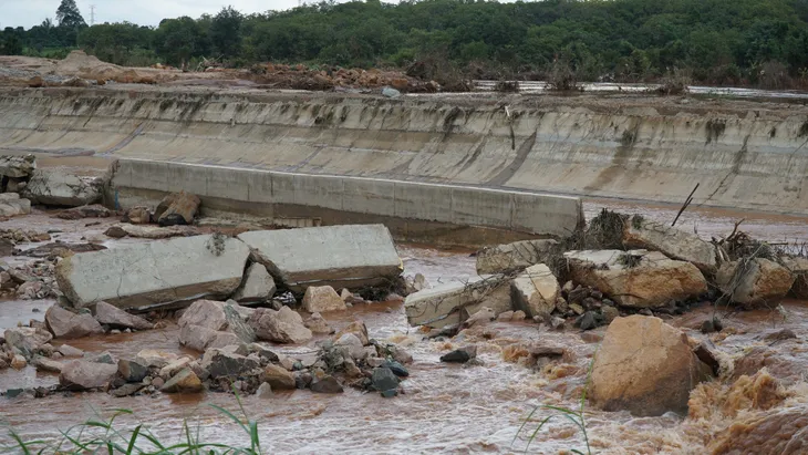 Kiểm tra sự cố vỡ đập thủy điện tại Gia Lai - Ảnh 1. Kiểm tra sự cố vỡ đập thủy điện tại Gia Lai - Ảnh 1.