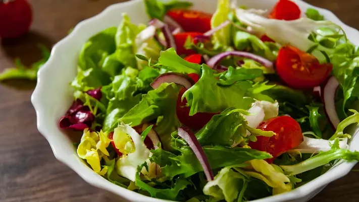 6 cách biến món salad nhàm chán trở nên thú vị hơn - Ảnh 3. 6 cách biến món salad nhàm chán trở nên thú vị hơn - Ảnh 3.