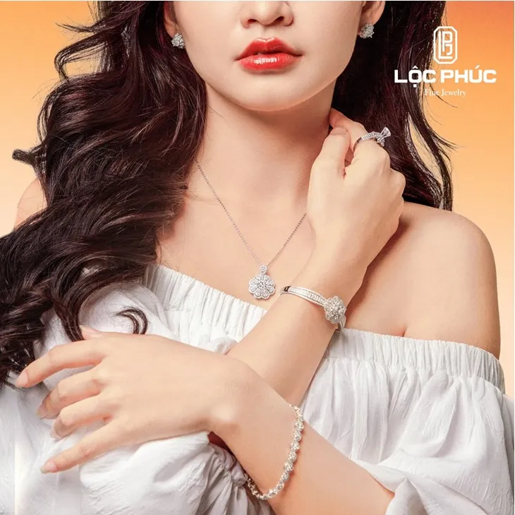 Mừng 20/10, Lộc Phúc Fine Jewelry giảm 16% trang sức kim cương - Ảnh 3. Mừng 20/10, Lộc Phúc Fine Jewelry giảm 16% trang sức kim cương - Ảnh 3.
