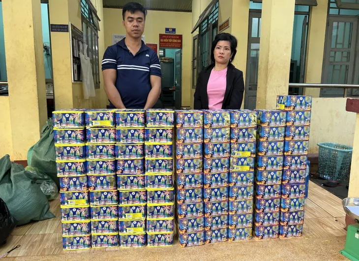 Bắt vụ vận chuyển gần 130kg pháo lậu - Ảnh 2. Bắt vụ vận chuyển gần 130kg pháo lậu - Ảnh 2.