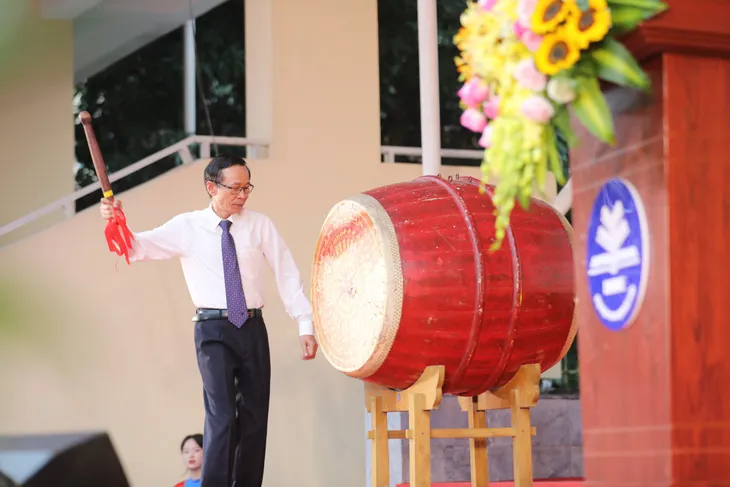 Hiệu trưởng Đại học Sư phạm nhắn nhủ sinh viên đừng đánh mất niềm tin - Ảnh 1. Hiệu trưởng Đại học Sư phạm nhắn nhủ sinh viên đừng đánh mất niềm tin - Ảnh 1.