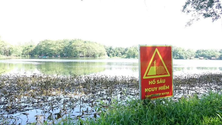 Kiên Giang: 6 con cá sấu sổng chuồng bơi ra hồ nước công viên - Ảnh 1. Kiên Giang: 6 con cá sấu sổng chuồng bơi ra hồ nước công viên - Ảnh 1.