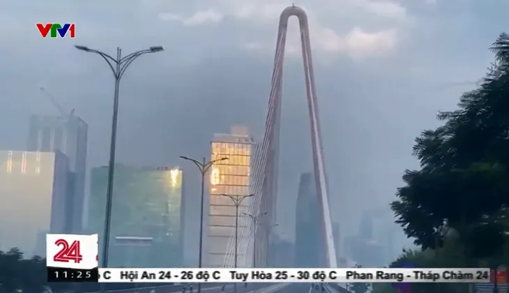 TP Hồ Chí Minh: Xuất hiện sương mù, báo động ô nhiễm không khí - Ảnh 1. TP Hồ Chí Minh: Xuất hiện sương mù, báo động ô nhiễm không khí - Ảnh 1.