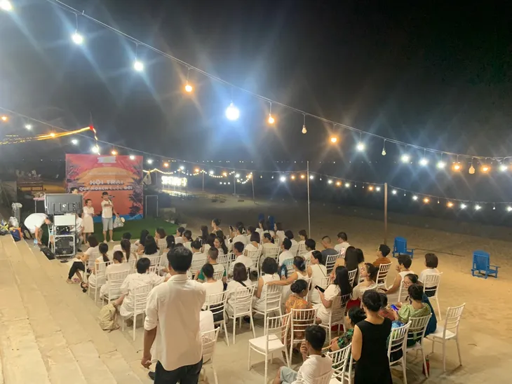 Khách du lịch đến Quảng Bình đã vượt kế hoạch cả năm đề ra - Ảnh 1. Khách du lịch đến Quảng Bình đã vượt kế hoạch cả năm đề ra - Ảnh 1.