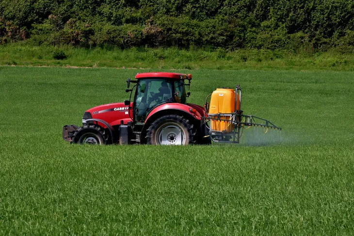Các nước EU bế tắc về kế hoạch gia hạn phê duyệt sử dụng thuốc diệt cỏ glyphosate - Ảnh 1. Các nước EU bế tắc về kế hoạch gia hạn phê duyệt sử dụng thuốc diệt cỏ glyphosate - Ảnh 1.