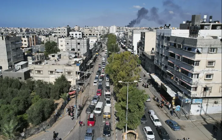 Israel tấn công Gaza khi hết thời hạn sơ tán - Ảnh 1. Israel tấn công Gaza khi hết thời hạn sơ tán - Ảnh 1.