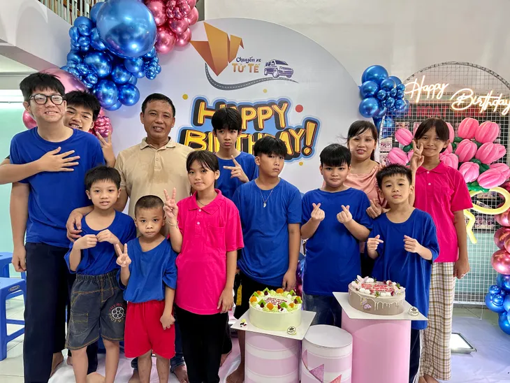 Ngày vui nhất tại Mái ấm Ánh Sáng - Ảnh 2. Ngày vui nhất tại Mái ấm Ánh Sáng - Ảnh 2.