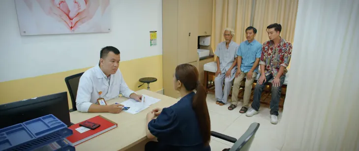 Không ngại cưới chỉ cần một lý do - Tập 8: Phong hốt hoảng lẩn trốn khi bất ngờ gặp cả nhà Yến - Ảnh 11. Không ngại cưới chỉ cần một lý do - Tập 8: Phong hốt hoảng lẩn trốn khi bất ngờ gặp cả nhà Yến - Ảnh 11.