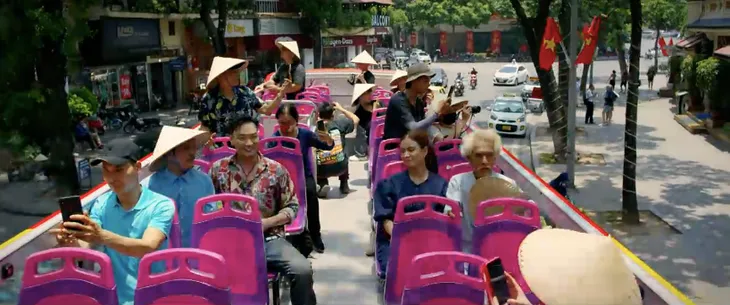 Không ngại cưới chỉ cần một lý do - Tập 8: Phong hốt hoảng lẩn trốn khi bất ngờ gặp cả nhà Yến - Ảnh 13. Không ngại cưới chỉ cần một lý do - Tập 8: Phong hốt hoảng lẩn trốn khi bất ngờ gặp cả nhà Yến - Ảnh 13.