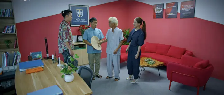Không ngại cưới chỉ cần một lý do - Tập 8: Phong hốt hoảng lẩn trốn khi bất ngờ gặp cả nhà Yến - Ảnh 17. Không ngại cưới chỉ cần một lý do - Tập 8: Phong hốt hoảng lẩn trốn khi bất ngờ gặp cả nhà Yến - Ảnh 17.
