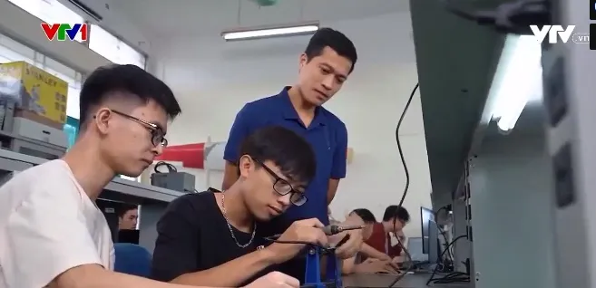 Giải pháp gì để tăng tốc và đào tạo kịp thời nguồn nhân lực bán dẫn? - Ảnh 3. Giải pháp gì để tăng tốc và đào tạo kịp thời nguồn nhân lực bán dẫn? - Ảnh 3.