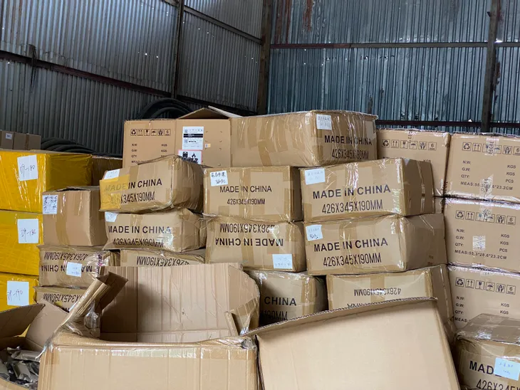 Phát hiện kho hơn 100.000 thuốc lá điện tử vi phạm, lớn nhất từ trước đến nay - Ảnh 4. Phát hiện kho hơn 100.000 thuốc lá điện tử vi phạm, lớn nhất từ trước đến nay - Ảnh 4.