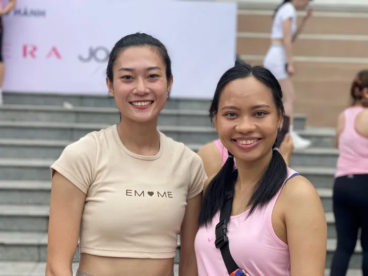 Hơn 700 bóng hồng đồng diễn Aerobic mừng Ngày Phụ nữ Việt Nam - Ảnh 4. Hơn 700 bóng hồng đồng diễn Aerobic mừng Ngày Phụ nữ Việt Nam - Ảnh 4.