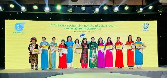 Phụ nữ Việt tự tin làm kinh tế - Ảnh 1. Phụ nữ Việt tự tin làm kinh tế - Ảnh 1.