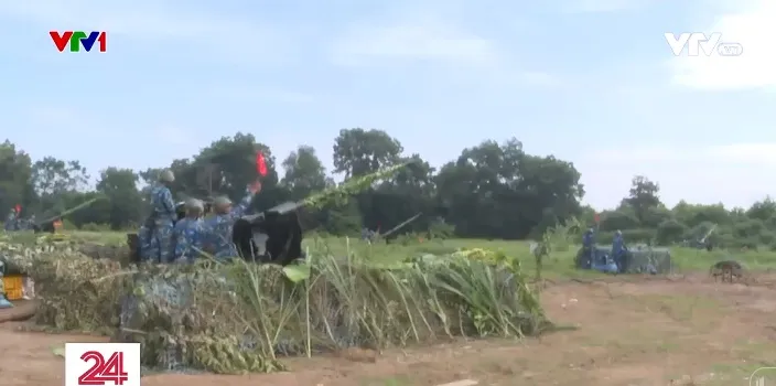 Nhiều khí tài hiện đại tham gia diễn tập đánh địch - Ảnh 1. Nhiều khí tài hiện đại tham gia diễn tập đánh địch - Ảnh 1.