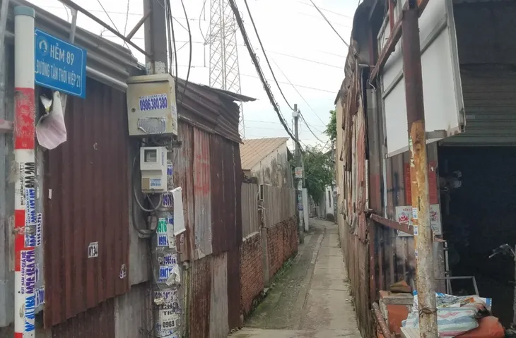 TP Hồ Chí Minh: Người đàn ông cầm hung khí tấn công làm hai cán bộ công an bị thương - Ảnh 1. TP Hồ Chí Minh: Người đàn ông cầm hung khí tấn công làm hai cán bộ công an bị thương - Ảnh 1.