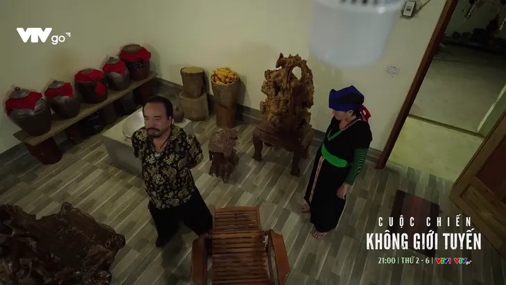 Cuộc chiến không giới tuyến - Tập 24: Tưởng cáo già, A Hề vẫn ngây thơ tin con rể không dám bán đứng mình - Ảnh 1. Cuộc chiến không giới tuyến - Tập 24: Tưởng cáo già, A Hề vẫn ngây thơ tin con rể không dám bán đứng mình - Ảnh 1.