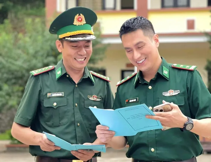 DV Việt Bắc chia tay đoàn phim Cuộc chiến không giới tuyến - Ảnh 1. DV Việt Bắc chia tay đoàn phim Cuộc chiến không giới tuyến - Ảnh 1.