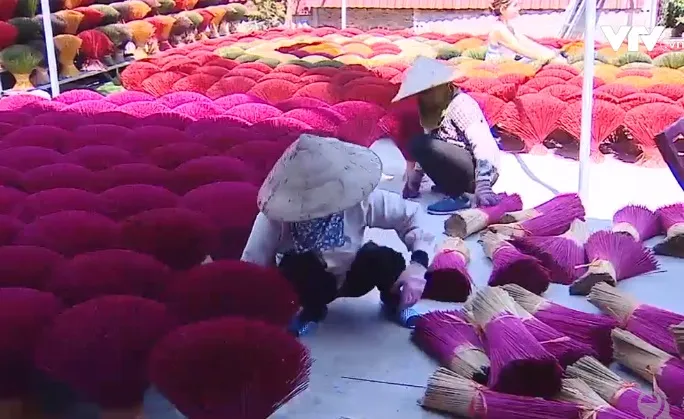 Làng nghề Hà Nội thu nghìn tỷ đồng mỗi năm - Ảnh 3. Làng nghề Hà Nội thu nghìn tỷ đồng mỗi năm - Ảnh 3.
