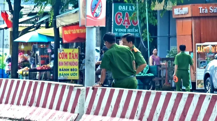 Bình Dương: 3 thanh niên đi trên một xe máy tử vong sau khi đâm xe vào cột điện - Ảnh 2. Bình Dương: 3 thanh niên đi trên một xe máy tử vong sau khi đâm xe vào cột điện - Ảnh 2.