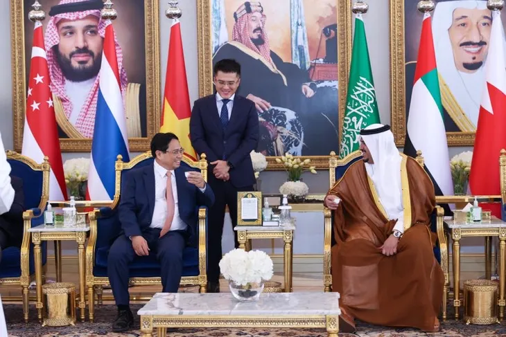 Thủ tướng Phạm Minh Chính tới Thủ đô Riyadh, bắt đầu chuyến công tác tại Saudi Arabia - Ảnh 3. Thủ tướng Phạm Minh Chính tới Thủ đô Riyadh, bắt đầu chuyến công tác tại Saudi Arabia - Ảnh 3.