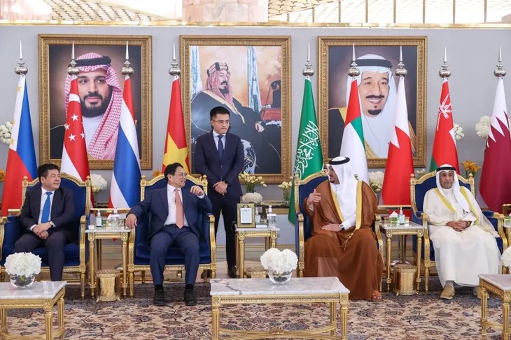 Thủ tướng Phạm Minh Chính tới Thủ đô Riyadh, bắt đầu chuyến công tác tại Saudi Arabia - Ảnh 4. Thủ tướng Phạm Minh Chính tới Thủ đô Riyadh, bắt đầu chuyến công tác tại Saudi Arabia - Ảnh 4.