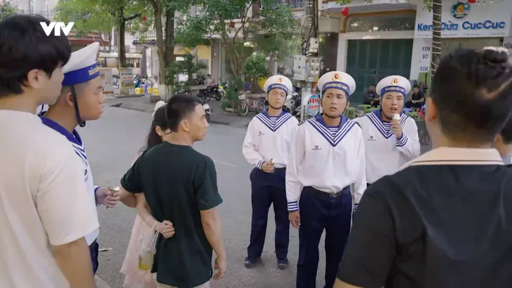 Cuộc chiến không giới tuyến - Tập 26: Cả tiểu đội lính trẻ nhốn nháo vì cô bạn gái xinh đẹp của Thái - Ảnh 17.