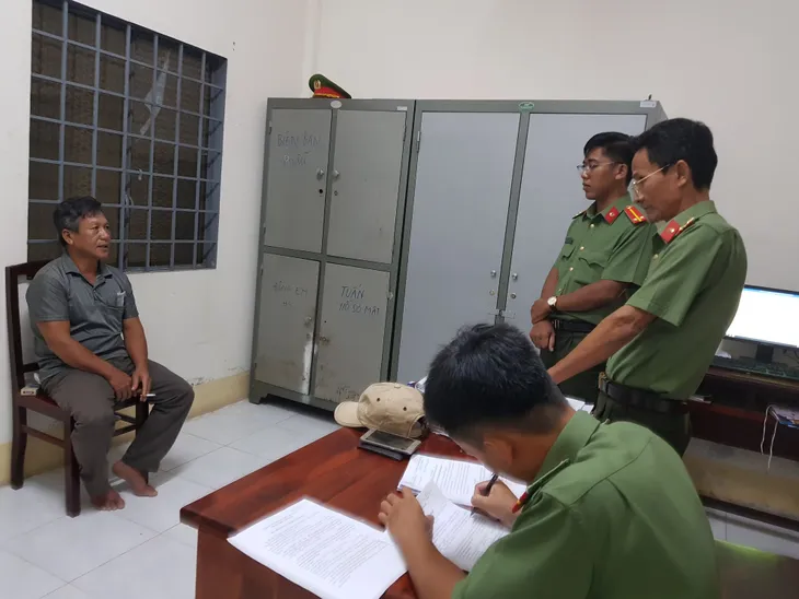 Bắt giam chủ tàu và thuyền trưởng tổ chức, môi giới cho người khác xuất cảnh trái phép - Ảnh 1. Bắt giam chủ tàu và thuyền trưởng tổ chức, môi giới cho người khác xuất cảnh trái phép - Ảnh 1.