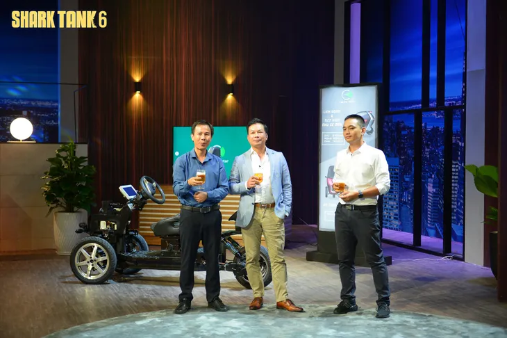 Shark Tank - Tập 3: Startup “đốt” 2 tỷ vì ước mơ làm xe điện 3 bánh, Shark Hưng xuống tiền đầu tư - Ảnh 4. Shark Tank - Tập 3: Startup “đốt” 2 tỷ vì ước mơ làm xe điện 3 bánh, Shark Hưng xuống tiền đầu tư - Ảnh 4.