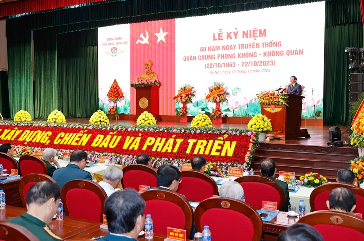 Lễ kỷ niệm 60 năm ngày truyền thống Quân chủng Phòng không - Không quân - Ảnh 2. Lễ kỷ niệm 60 năm ngày truyền thống Quân chủng Phòng không - Không quân - Ảnh 2.