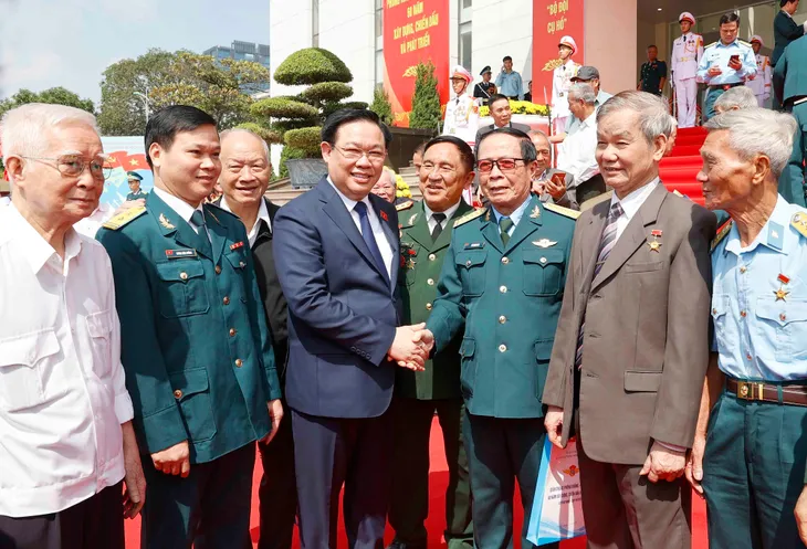 Lễ kỷ niệm 60 năm ngày truyền thống Quân chủng Phòng không - Không quân - Ảnh 1. Lễ kỷ niệm 60 năm ngày truyền thống Quân chủng Phòng không - Không quân - Ảnh 1.