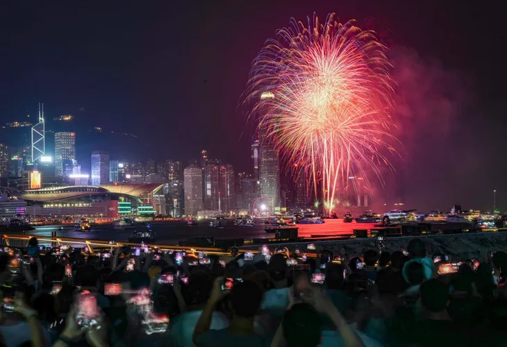Hong Kong (Trung Quốc) bắn pháo hoa mừng Quốc khánh - Ảnh 5. Hong Kong (Trung Quốc) bắn pháo hoa mừng Quốc khánh - Ảnh 5.
