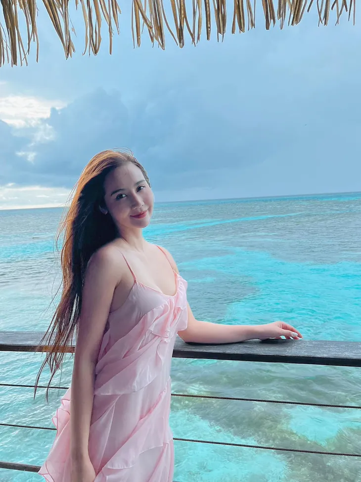 Tạo hình trẻ trung của Huyền Lizzie trong phim mới - Ảnh 13. Tạo hình trẻ trung của Huyền Lizzie trong phim mới - Ảnh 13.