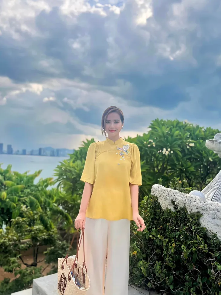 Tạo hình trẻ trung của Huyền Lizzie trong phim mới - Ảnh 8. Tạo hình trẻ trung của Huyền Lizzie trong phim mới - Ảnh 8.