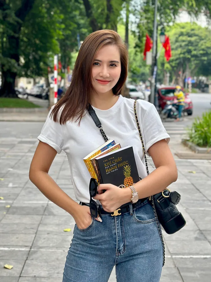 Tạo hình trẻ trung của Huyền Lizzie trong phim mới - Ảnh 4. Tạo hình trẻ trung của Huyền Lizzie trong phim mới - Ảnh 4.