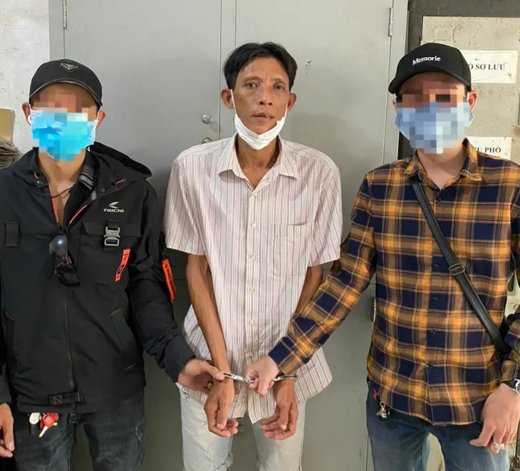 Đào tường vượt ngục rồi trốn truy nã suốt 18 năm - Ảnh 1. Đào tường vượt ngục rồi trốn truy nã suốt 18 năm - Ảnh 1.