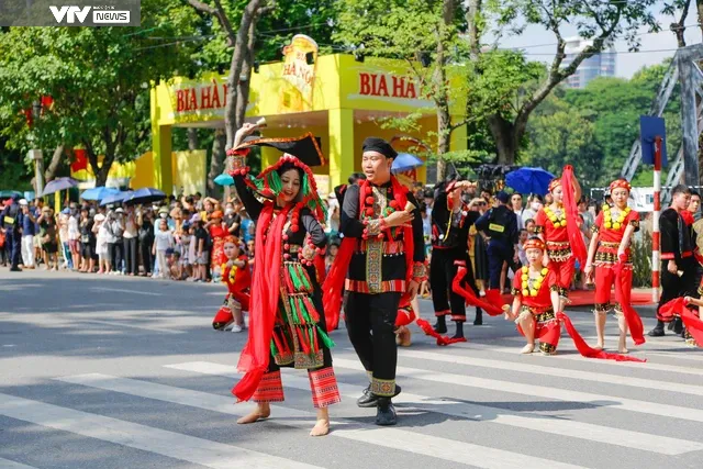 Vũ điệu trên mây mang hương sắc Tây Bắc đến thủ đô Hà Nội - Ảnh 1. Vũ điệu trên mây mang hương sắc Tây Bắc đến thủ đô Hà Nội - Ảnh 1.