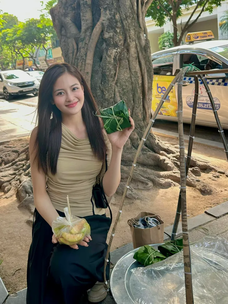 Thùy Anh khoe ảnh tình tứ bên Mạnh Trường, hé lộ vai diễn mới - Ảnh 5. Thùy Anh khoe ảnh tình tứ bên Mạnh Trường, hé lộ vai diễn mới - Ảnh 5.