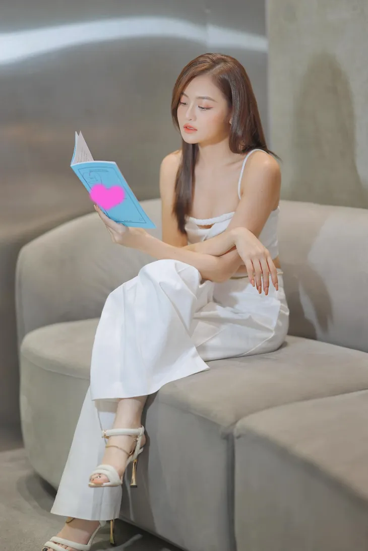 Thùy Anh khoe ảnh tình tứ bên Mạnh Trường, hé lộ vai diễn mới - Ảnh 4. Thùy Anh khoe ảnh tình tứ bên Mạnh Trường, hé lộ vai diễn mới - Ảnh 4.
