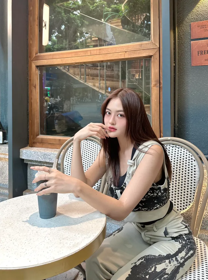 Thùy Anh khoe ảnh tình tứ bên Mạnh Trường, hé lộ vai diễn mới - Ảnh 3. Thùy Anh khoe ảnh tình tứ bên Mạnh Trường, hé lộ vai diễn mới - Ảnh 3.