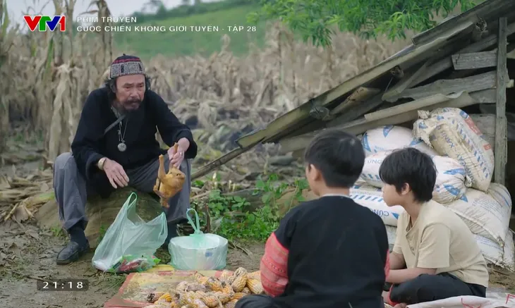 Cuộc chiến không giới tuyến - Tập 28: Chà khóc ngất khi bị Đoàn ép đi vận chuyển ma túy - Ảnh 7. Cuộc chiến không giới tuyến - Tập 28: Chà khóc ngất khi bị Đoàn ép đi vận chuyển ma túy - Ảnh 7.