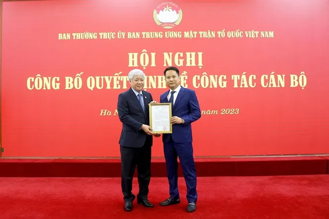 Nhà báo Trương Thành Trung được bổ nhiệm giữ chức Tổng Biên tập Tạp chí Mặt trận - Ảnh 1. Nhà báo Trương Thành Trung được bổ nhiệm giữ chức Tổng Biên tập Tạp chí Mặt trận - Ảnh 1.