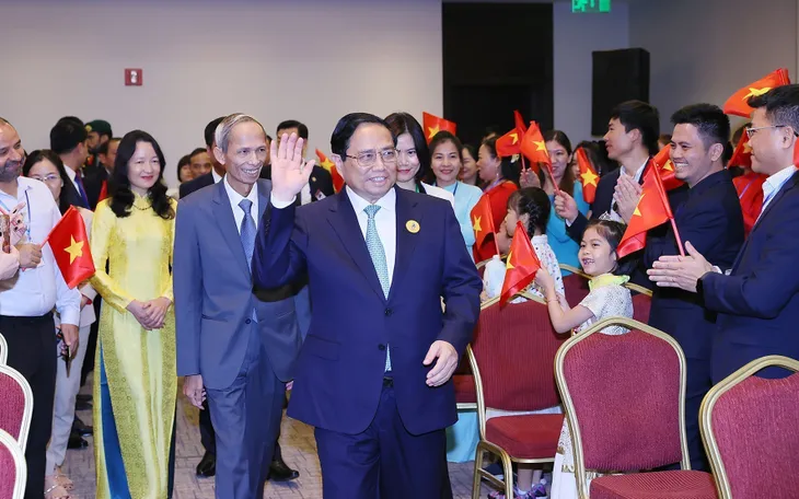 Thủ tướng Phạm Minh Chính gặp gỡ kiều bào tại Saudi Arabia - Ảnh 1. Thủ tướng Phạm Minh Chính gặp gỡ kiều bào tại Saudi Arabia - Ảnh 1.