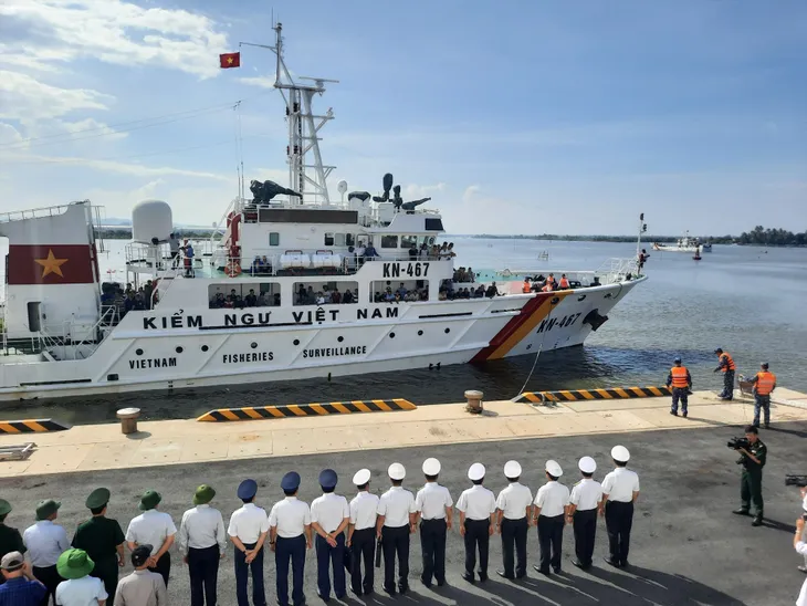 Hơn 80 ngư dân gặp nạn trở về: Phút hội ngộ cảm động - Ảnh 1. Hơn 80 ngư dân gặp nạn trở về: Phút hội ngộ cảm động - Ảnh 1.