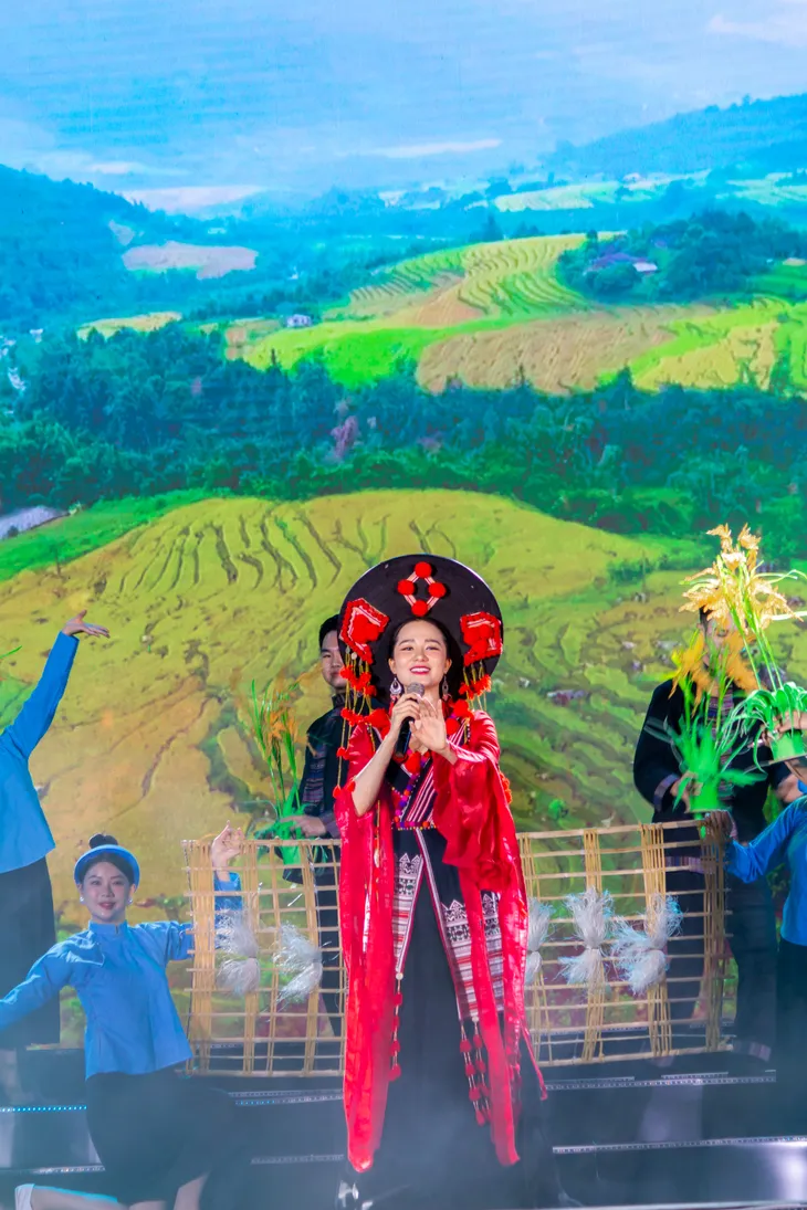 Quảng Ninh: Đậm sắc màu truyền thống các dân tộc trong Lễ hội mùa vàng Bình Liêu - Ảnh 2. Quảng Ninh: Đậm sắc màu truyền thống các dân tộc trong Lễ hội mùa vàng Bình Liêu - Ảnh 2.