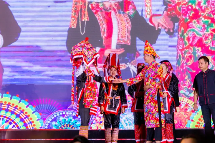 Quảng Ninh: Đậm sắc màu truyền thống các dân tộc trong Lễ hội mùa vàng Bình Liêu - Ảnh 6. Quảng Ninh: Đậm sắc màu truyền thống các dân tộc trong Lễ hội mùa vàng Bình Liêu - Ảnh 6.