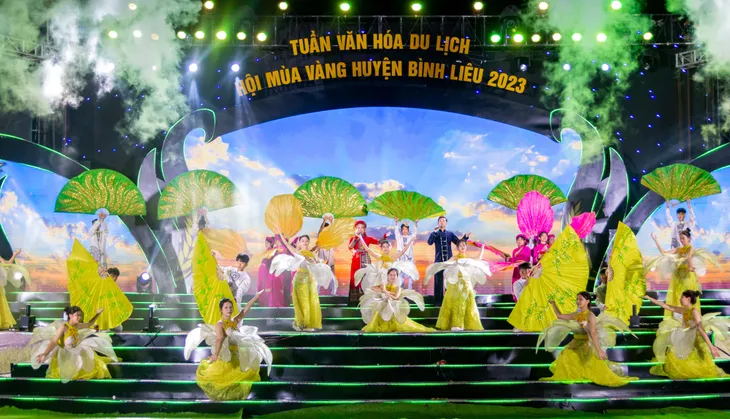 Quảng Ninh: Đậm sắc màu truyền thống các dân tộc trong Lễ hội mùa vàng Bình Liêu - Ảnh 9. Quảng Ninh: Đậm sắc màu truyền thống các dân tộc trong Lễ hội mùa vàng Bình Liêu - Ảnh 9.